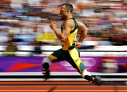 九游APP-这是一篇结合了科技、体育精神与个人突破的独特文章。为了让文章更具深度和故事性，我首先为你构思了一个打破常规认知的标题