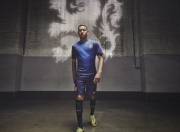 九游娱乐官方网站-这是一个非常具有戏剧张力的关键词组合。要写出唯一性，我们可以不局限于一场比赛的输赢，而是挖掘方程式赛车中技术代差、团队意志与个人英雄主义三者碰撞的深层逻辑