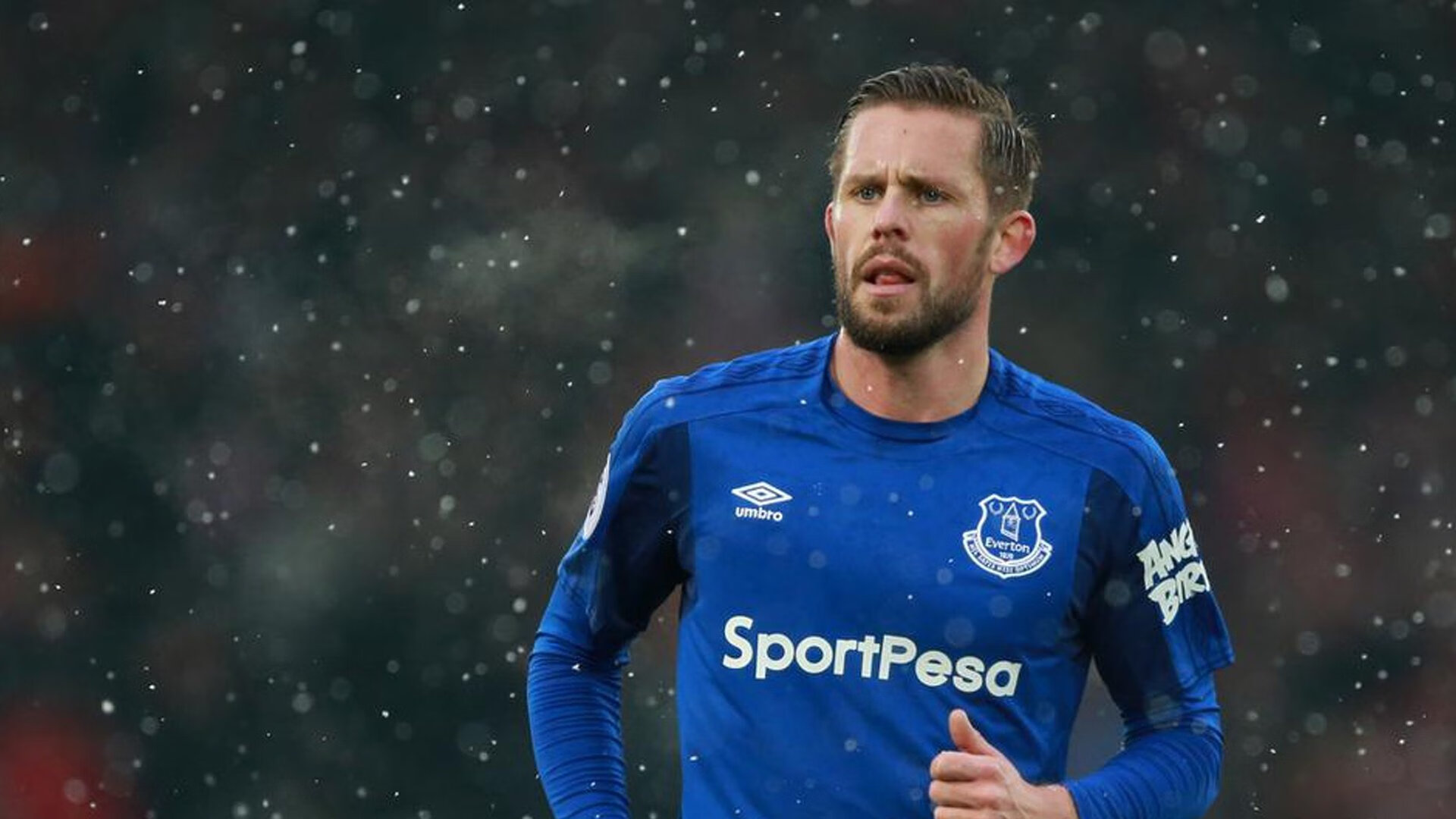 绿茵场上的两极，C罗冠军级表现引领风潮，乌克兰狂胜昭示新格局